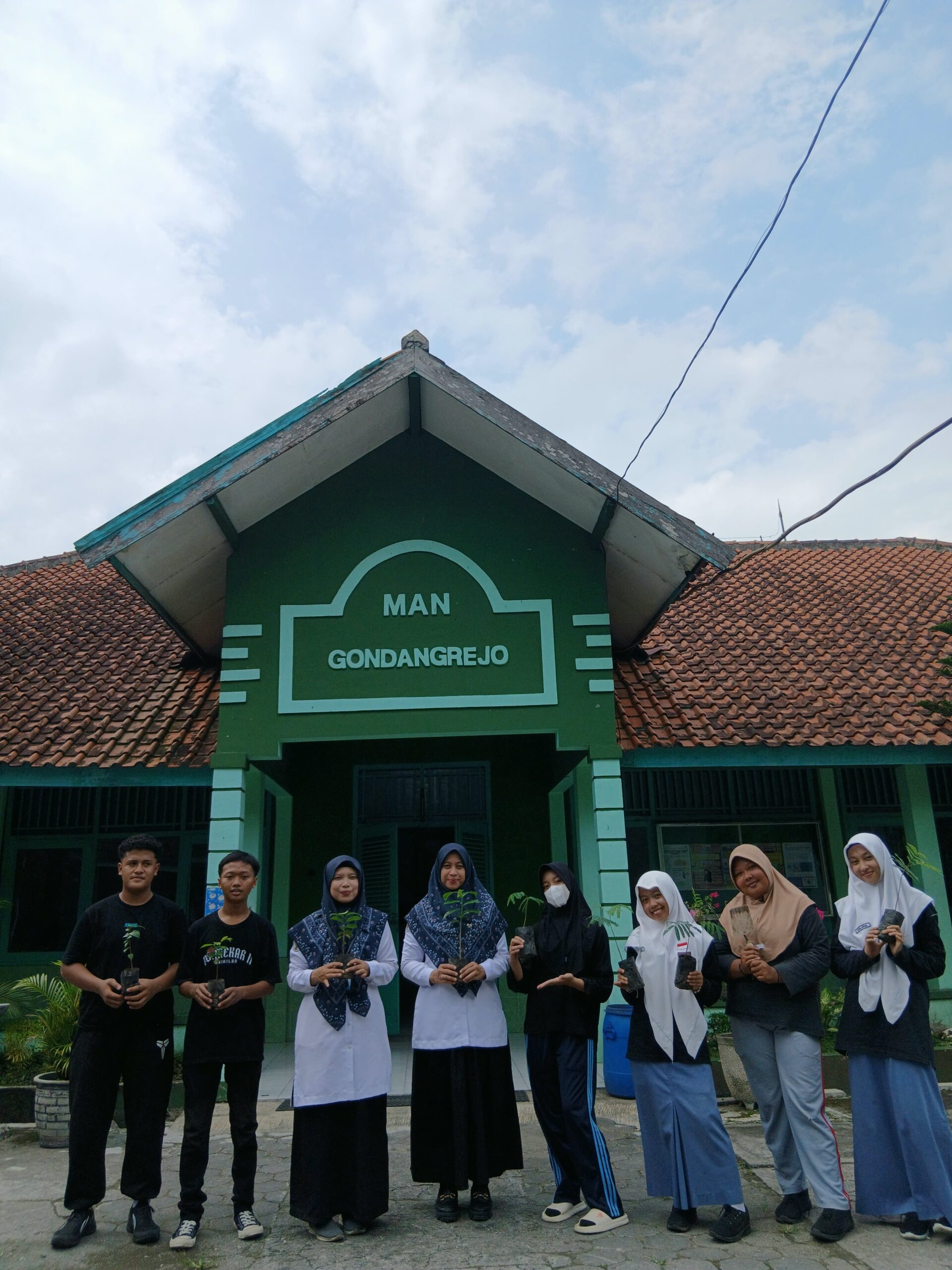 Pokja penghijauan beserta pembina kader Adiwiyata